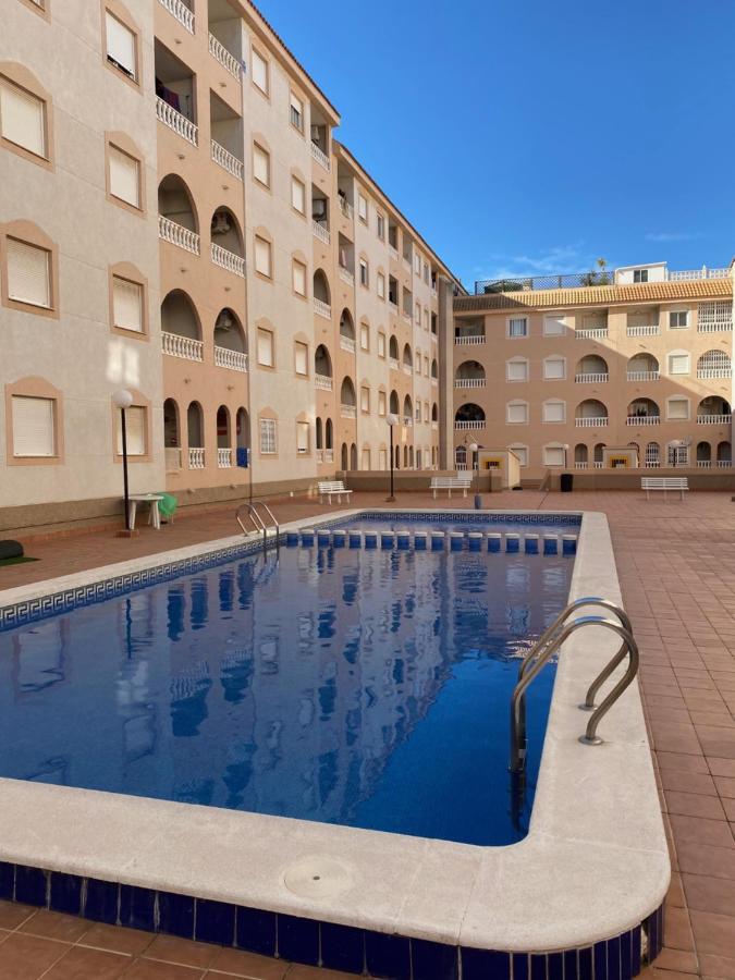 Amazing 2-Bedrooms Apartment With Pool Torrevieja Center Bagian luar foto