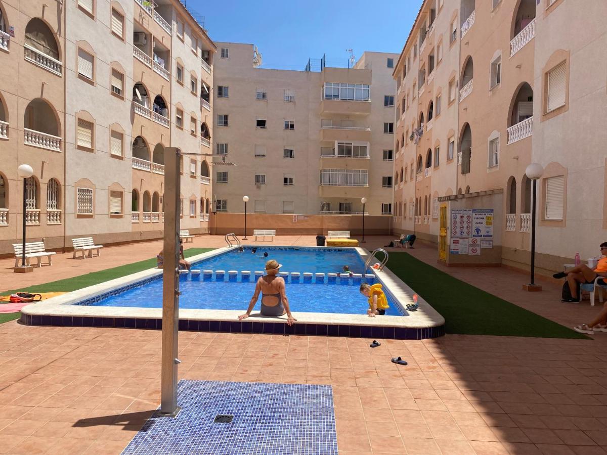 Amazing 2-Bedrooms Apartment With Pool Torrevieja Center Bagian luar foto