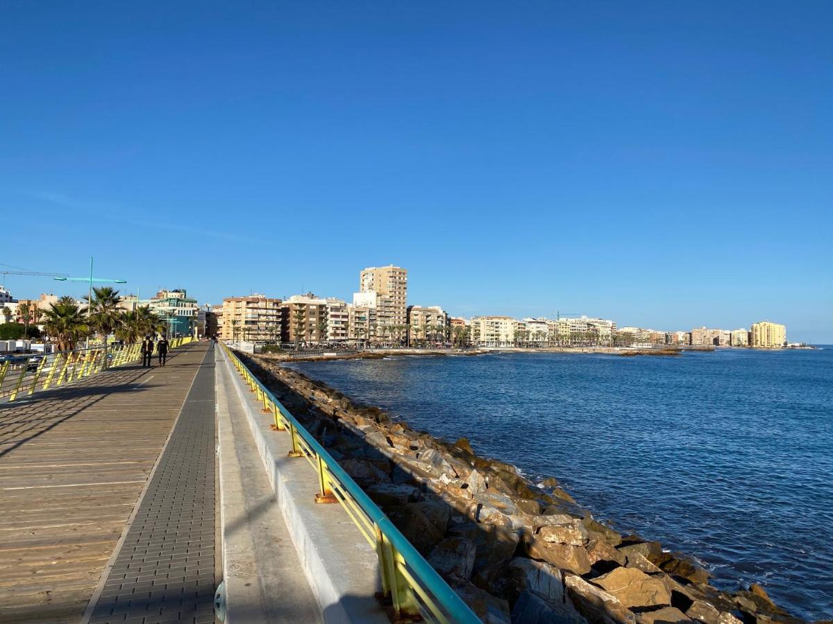 Amazing 2-Bedrooms Apartment With Pool Torrevieja Center Bagian luar foto